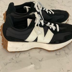Barely worn New Balance 327, size 6.5